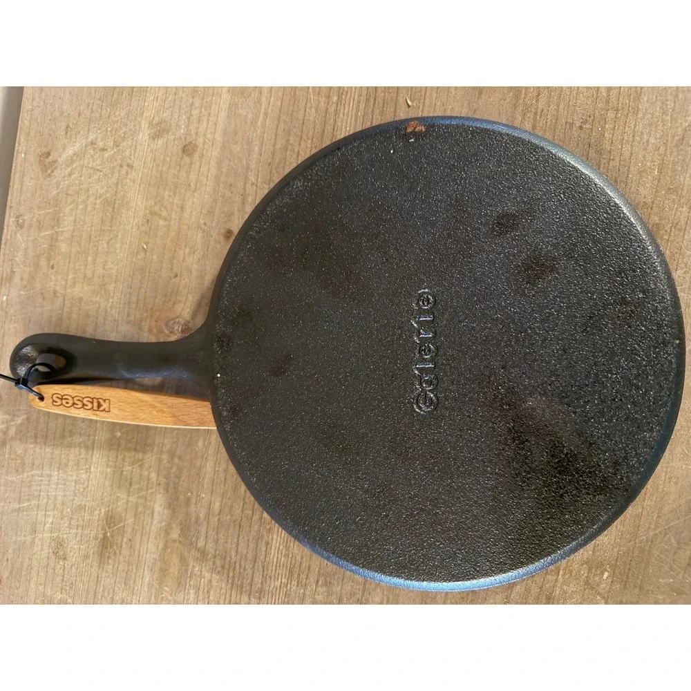 Galerie Cast Iron Round Griddle Pan with Hershey‎ Kisses Mini Silicone Spatula